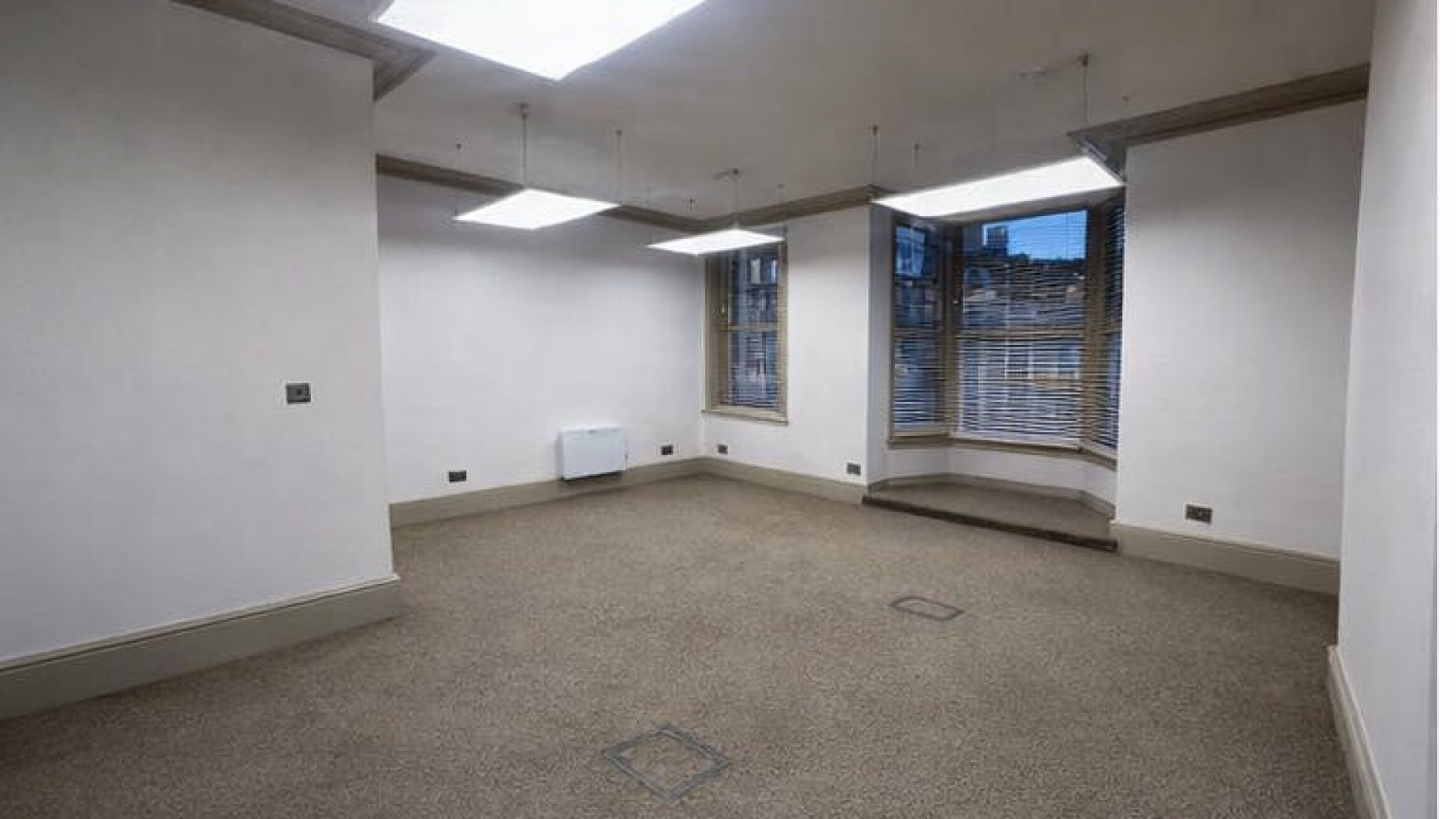 bf2384311ed6d61f8d43f47d01a2caf4-office-1