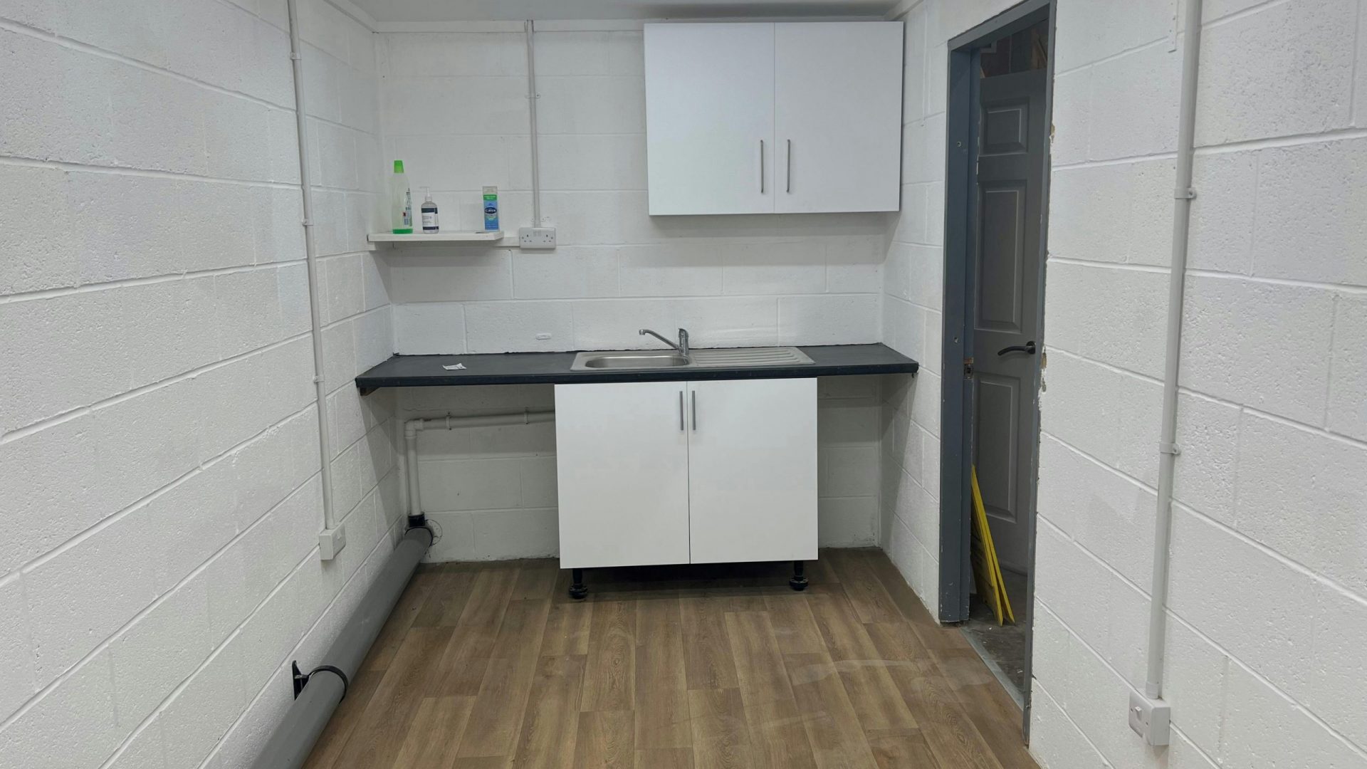 eb6e9cde297a003d7c26a13b50319158-int3